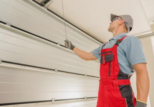 Evitare costosi errori: comuni insidie nella pittura delle porte del garage da tenere in considerazione