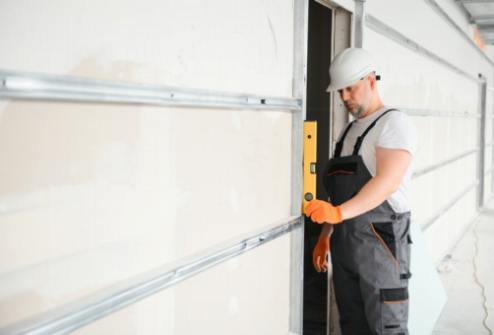 Installazione fai da te di una porta del garage: vale la pena lo sforzo?