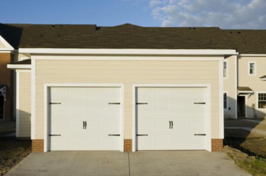Perché l'automazione delle porte del garage è essenziale per i proprietari di casa moderni