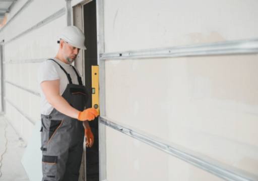 Perché l'isolamento delle porte del garage è essenziale per i proprietari di abitazione: tutto quello che devi sapere