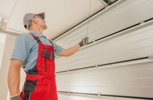 Perché la protezione dalle intemperie della porta del garage è essenziale per ogni proprietario di casa