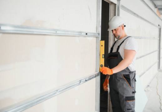 Sicurezza fai da te per la porta del garage: semplici aggiornamenti per proteggere la tua casa e la tua famiglia